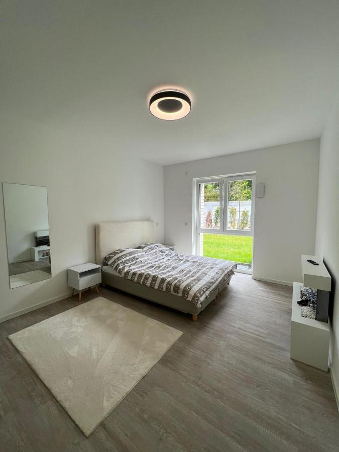Luxurioeses Apartment Fuer 4 Personen, Neubau, Parkplatz Free โบคุห์ม ภายนอก รูปภาพ