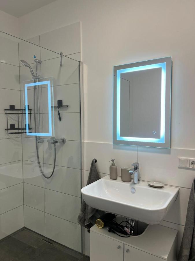 Luxurioeses Apartment Fuer 4 Personen, Neubau, Parkplatz Free โบคุห์ม ภายนอก รูปภาพ