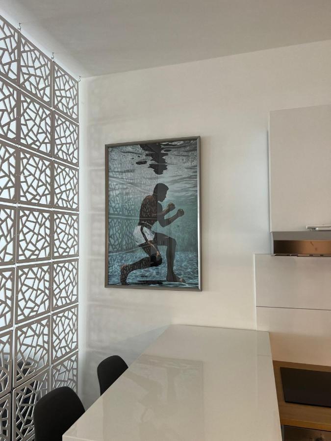 Luxurioeses Apartment Fuer 4 Personen, Neubau, Parkplatz Free โบคุห์ม ภายนอก รูปภาพ