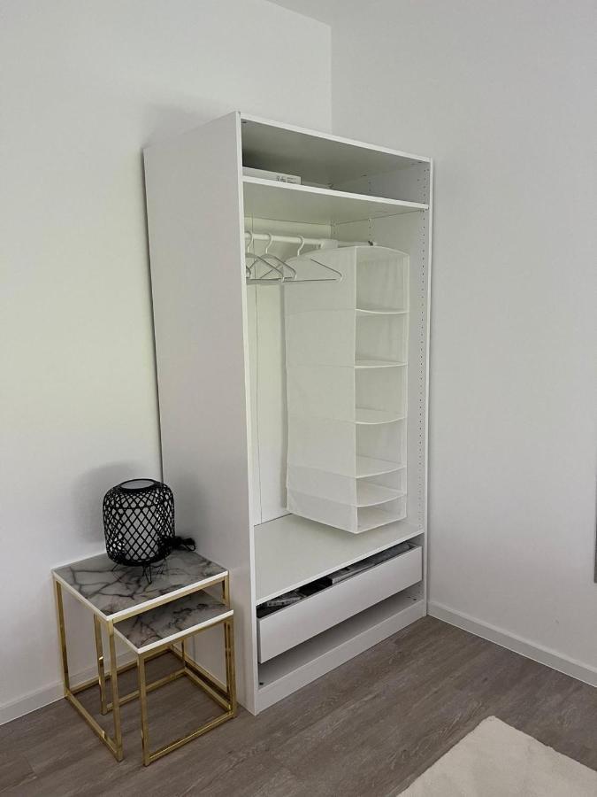 Luxurioeses Apartment Fuer 4 Personen, Neubau, Parkplatz Free โบคุห์ม ภายนอก รูปภาพ